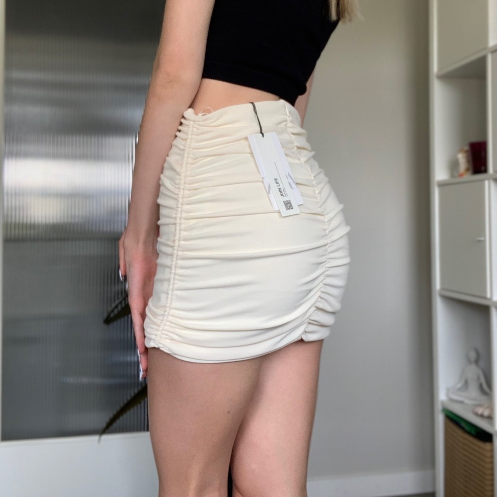 ZARA CREAM RUFFLED MINI SKIRT